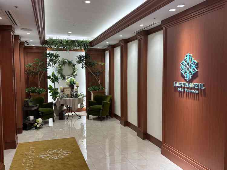 エントランスです。ゲストの動線はここから始まります。