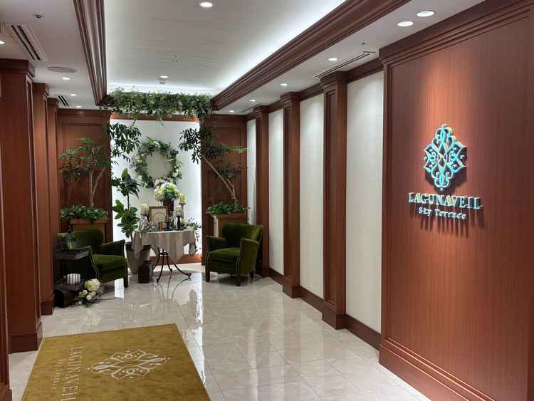 エントランスです。ゲストの動線はここから始まります。