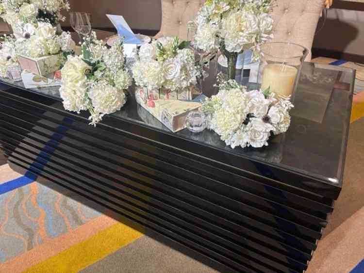 高砂のフラワーアレンジメントが素敵で自分で披露宴をする時も自由度が高そうでした。