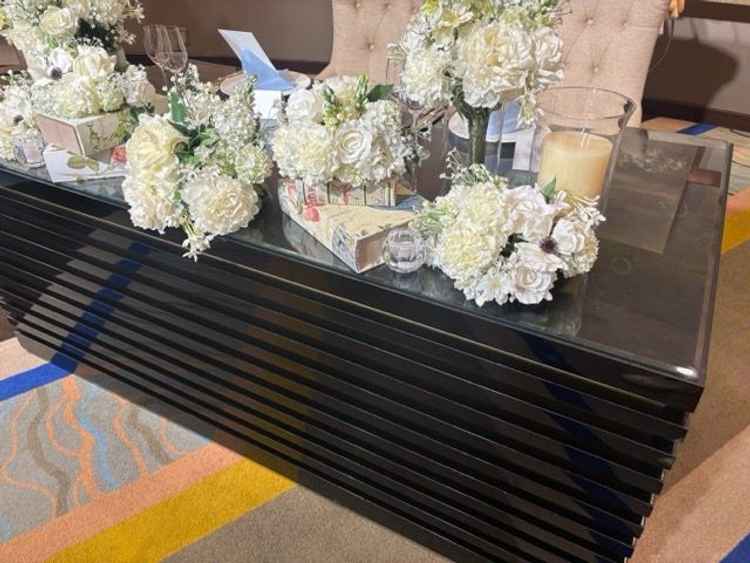 高砂のフラワーアレンジメントが素敵で自分で披露宴をする時も自由度が高そうでした。