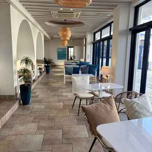 待合空間はリゾートがテーマ