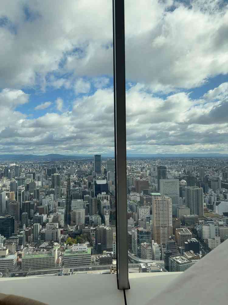 館内のどこにいても42Fの最高の景色が楽しめます。
