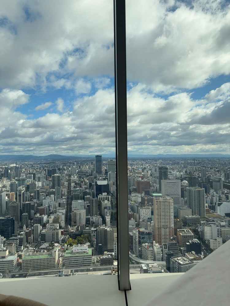 館内のどこにいても42Fの最高の景色が楽しめます。