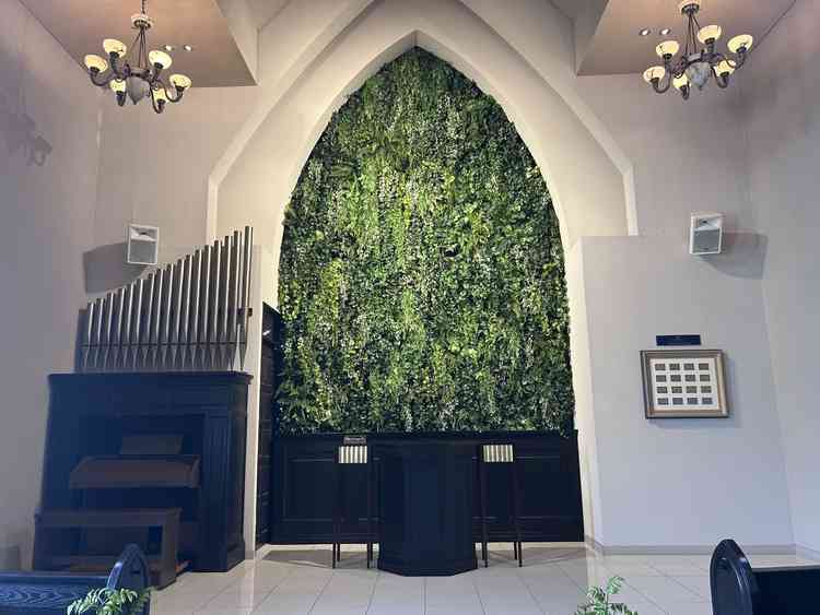 洋装、和装どちらにも対応できるチャペル