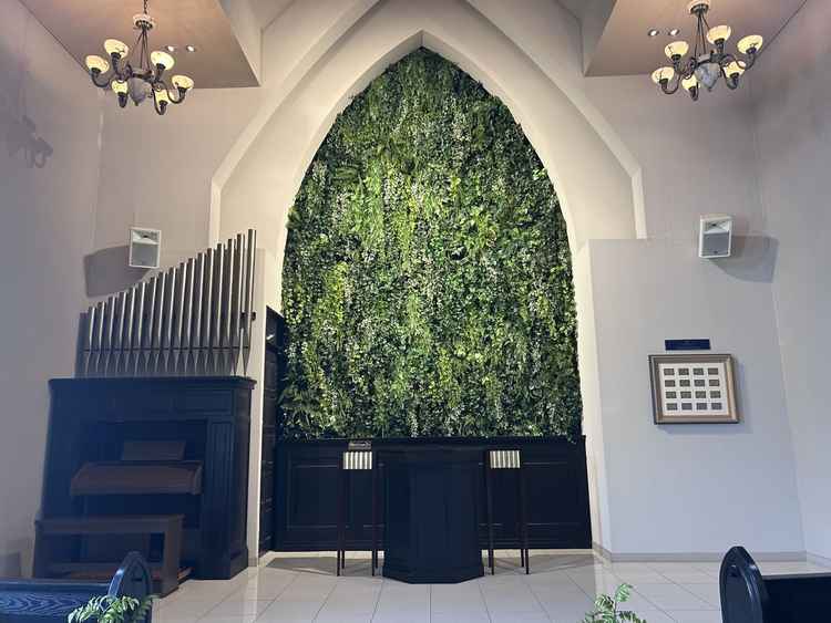 洋装、和装どちらにも対応できるチャペル