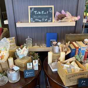 ウェイティングルームに無料で様々なお菓子が用意されているのもおもてなしとして素晴らしいと感じました。