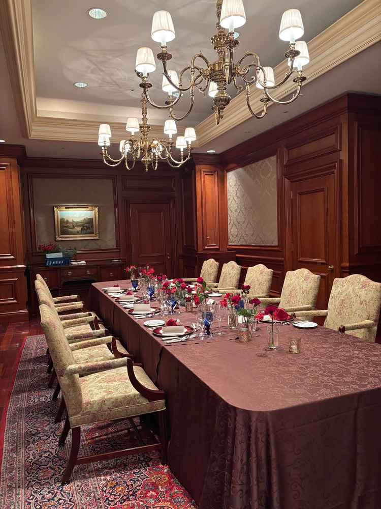 定員10名以下の披露宴会場（会場奥から見た写真）