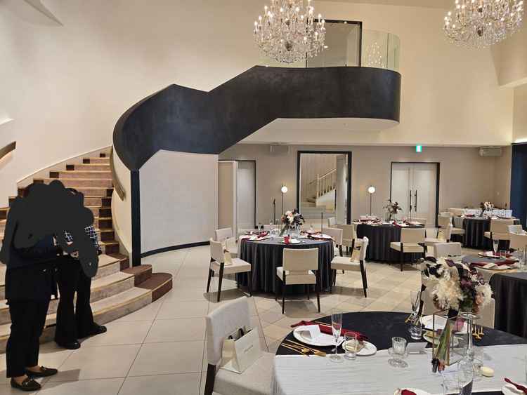 パーティ会場の内装。階段から降りて入場することができて、他ではなかなか出来ない演出だと思った。