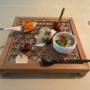 一つのお皿で五つの食を食べれる前菜。どれを食べても美味しい。