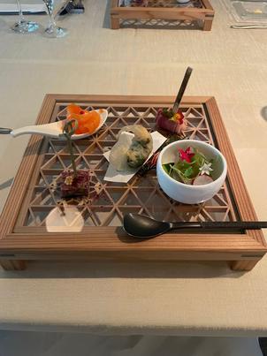 一つのお皿で五つの食を食べれる前菜。どれを食べても美味しい。