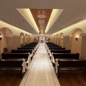 チャペルは色に統一感があり、バージンロードは他と比べ少し長いと感じた。