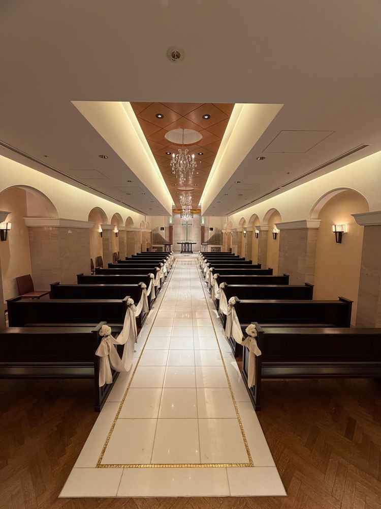 チャペルは色に統一感があり、バージンロードは他と比べ少し長いと感じた。