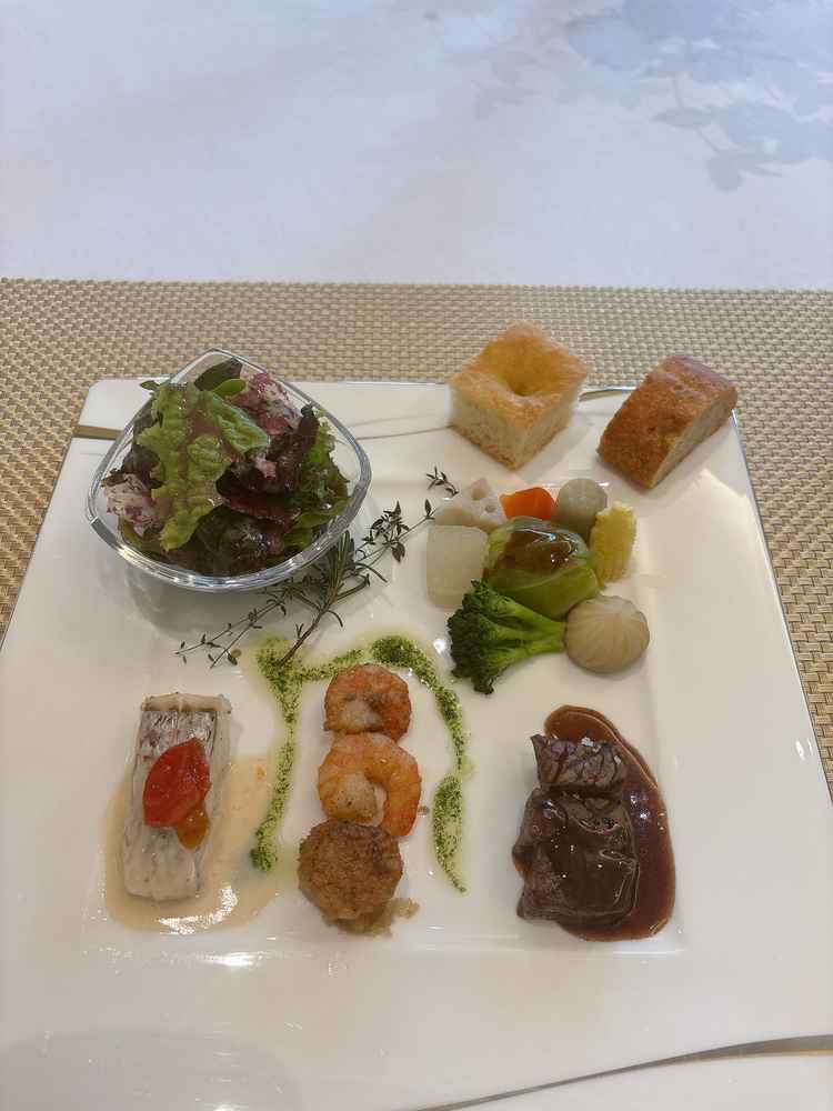 試食。(この前に前菜3品付き)誰でも食べやすい味付けだと思います。