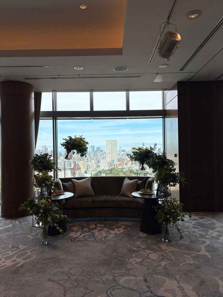 最近はソファーに変更する方が多いとのこと。茶色のソファーでオシャレだった。