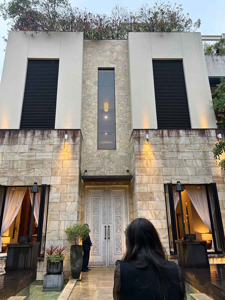 正面玄関、こちらもリニューアルでさらに綺麗になる。