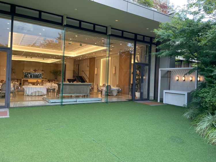 ガーデンから見た披露宴会場です。