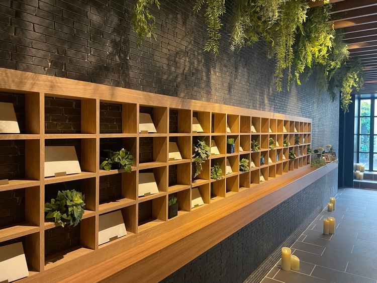 挙式会場に行く道中にある、ゲストへのメッセージなど置いておくスペース。