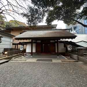 披露宴会場から神社に向かう入り口