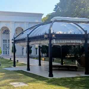 ガーデンでゲストがくつろげるようになっていてウェルカムドリンクをいただけるそうでした。