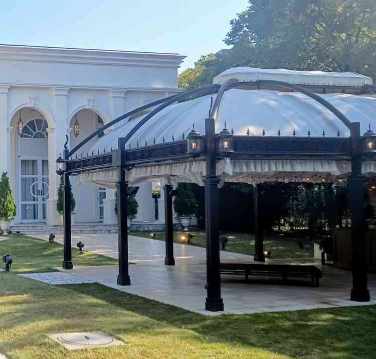 ガーデンでゲストがくつろげるようになっていてウェルカムドリンクをいただけるそうでした。