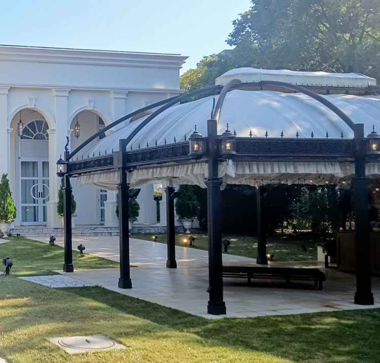 ガーデンでゲストがくつろげるようになっていてウェルカムドリンクをいただけるそうでした。