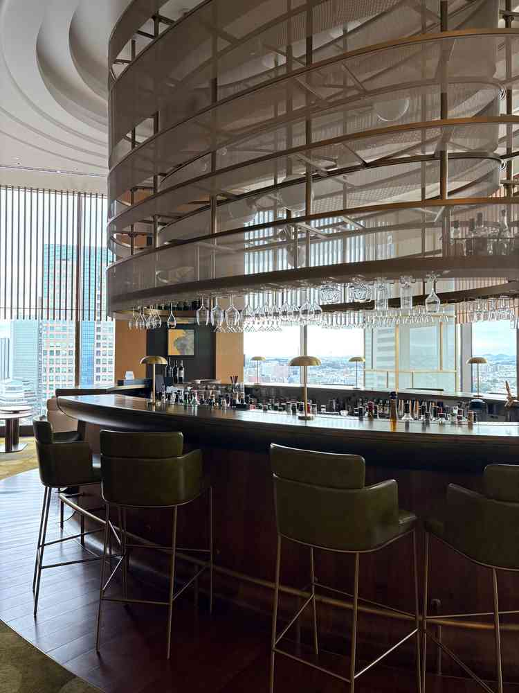 二次会にも使えるバー。