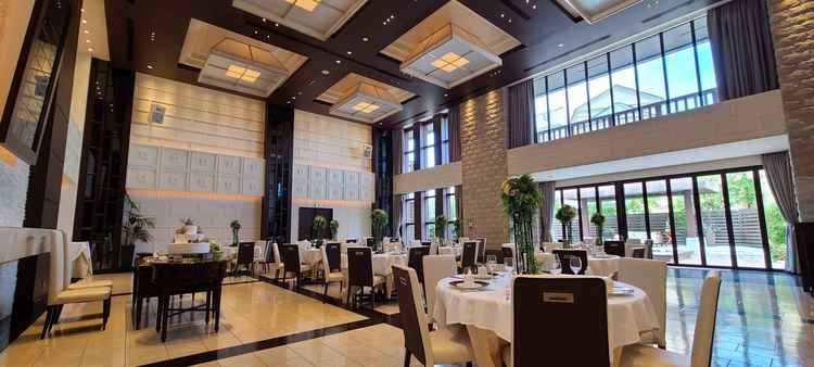 ガーデンウェディング側の披露宴会場