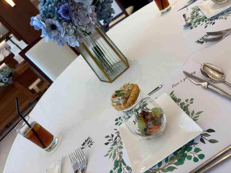 前菜にはシャインマスカットが入っており、鮭の風味とマッチしすっきりといただくことができました。