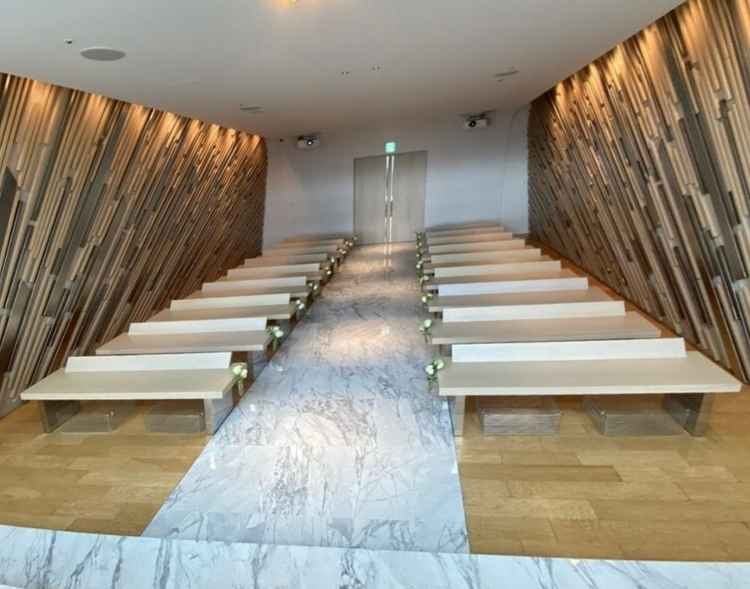 チャペルの新郎新婦から見える景色