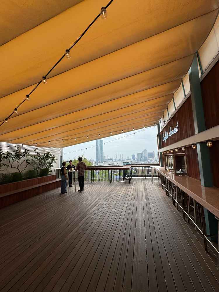 ルーフトップは神戸の海まで見渡せて、遠方からの招待客も神戸らしさを感じられるだろうなと思いました。