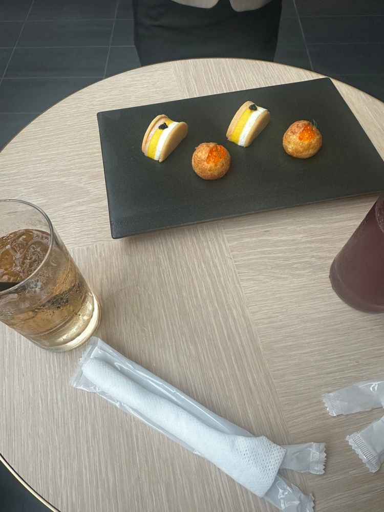 挙式と披露宴の間にあるウェルカムパーティーでの写真。マジシャンやDJがいて凄く良かった。