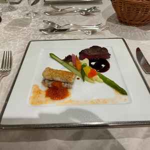 試食会はフルコースで頂く事ができました。美味しかったです。前菜のサーモンが生臭かったのが気になった