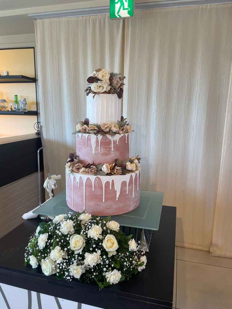 披露宴のイミテーションケーキ