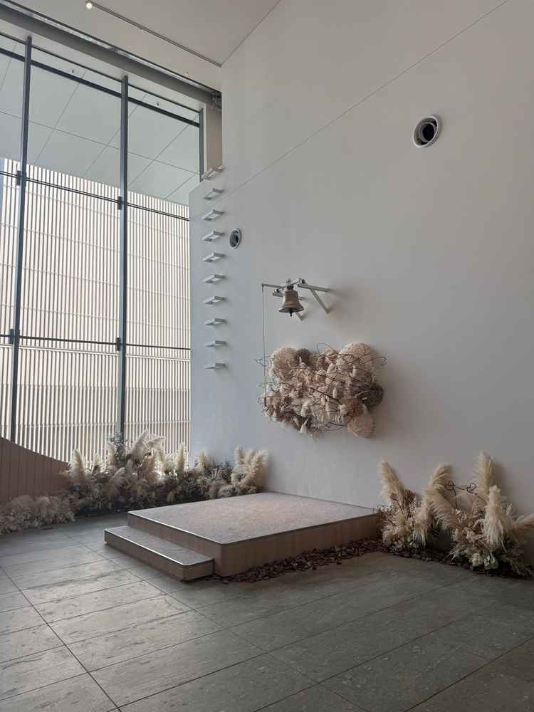 鐘を鳴らすこともできるようになっている。