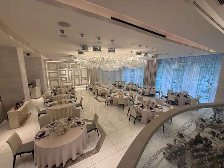 披露宴会場階段からの景色です。高すぎず参加者との距離が丁度いいです。