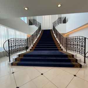 家族集合写真を撮る会場も宮殿のようなエレガントさを感じました。