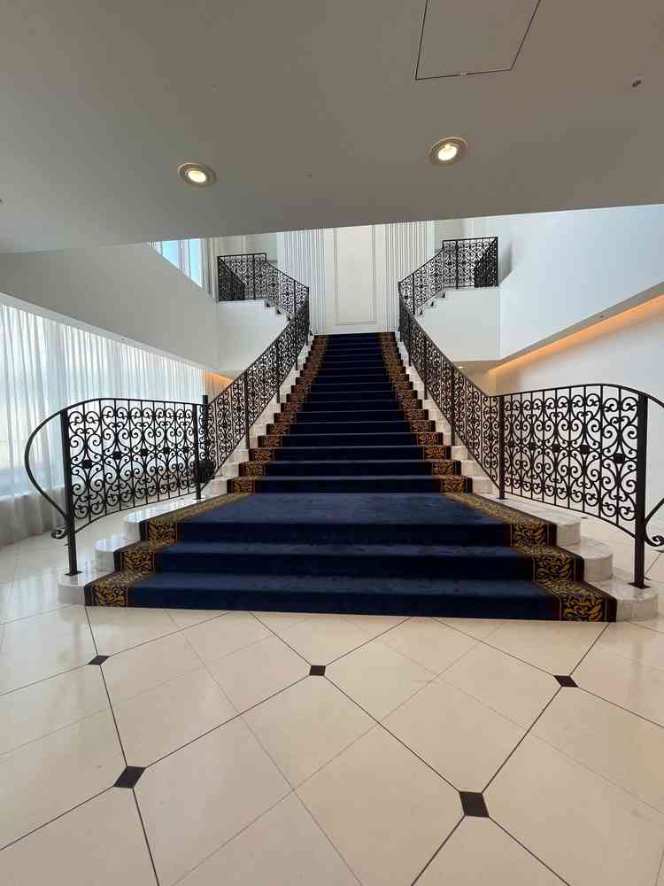 家族集合写真を撮る会場も宮殿のようなエレガントさを感じました。