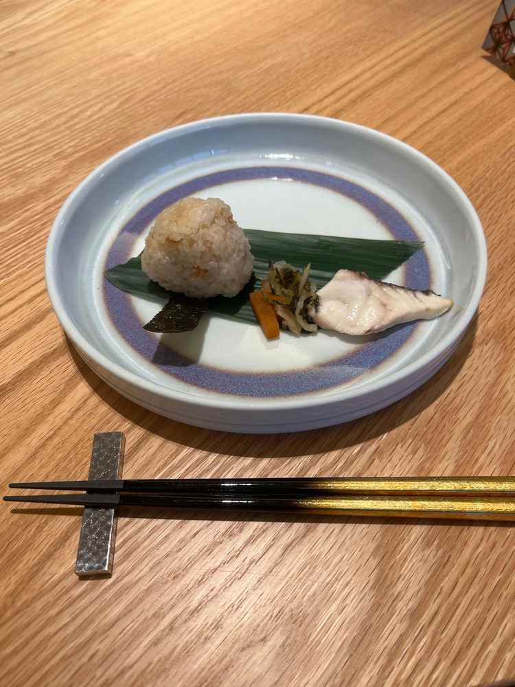 試食の鯛めしおにぎり。披露宴ではおかわりができるようです。