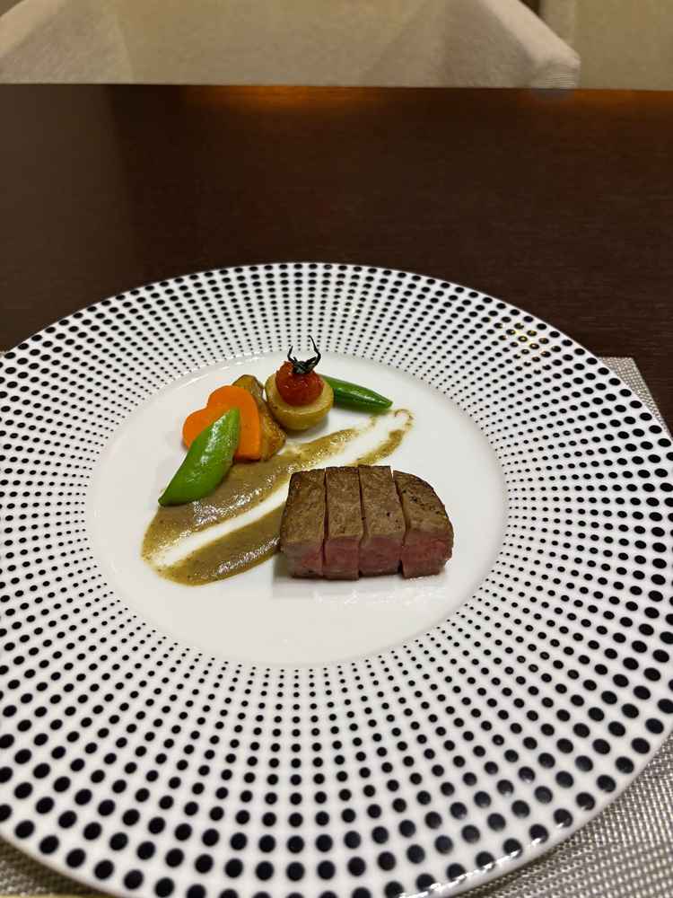 メインの飛騨牛のステーキです。柔らかく美味しかったです。