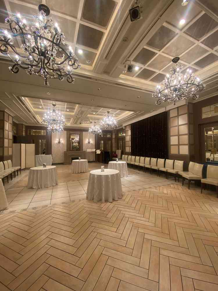 ゲストのウェイティングスペースも見学しました。広々していて明るい印象でした。