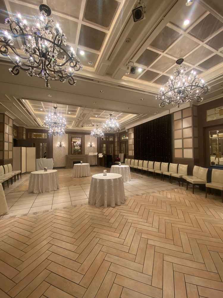 ゲストのウェイティングスペースも見学しました。広々していて明るい印象でした。