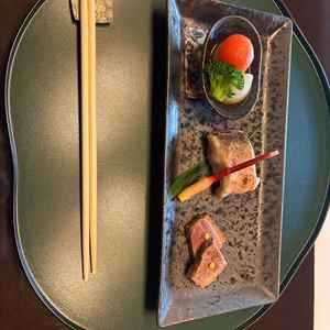 蛤のスープ、焼き物、煮付け、芋羊羹を頂きました。どれも非常に上品な味付けで美味しかったです。