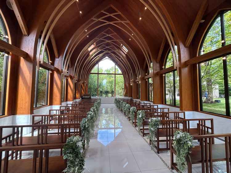 こちらも別のチャペルを見ました。木目上で雰囲気は素敵でした