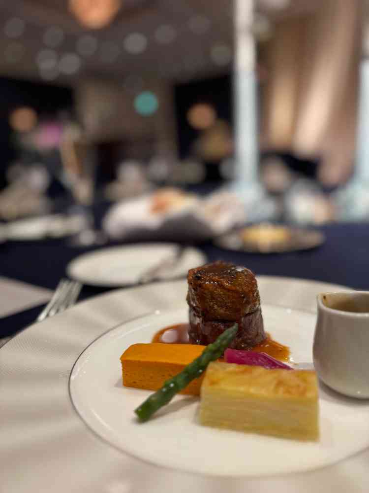 フィレステーキロッシーニ。とても美味しい一品でした。