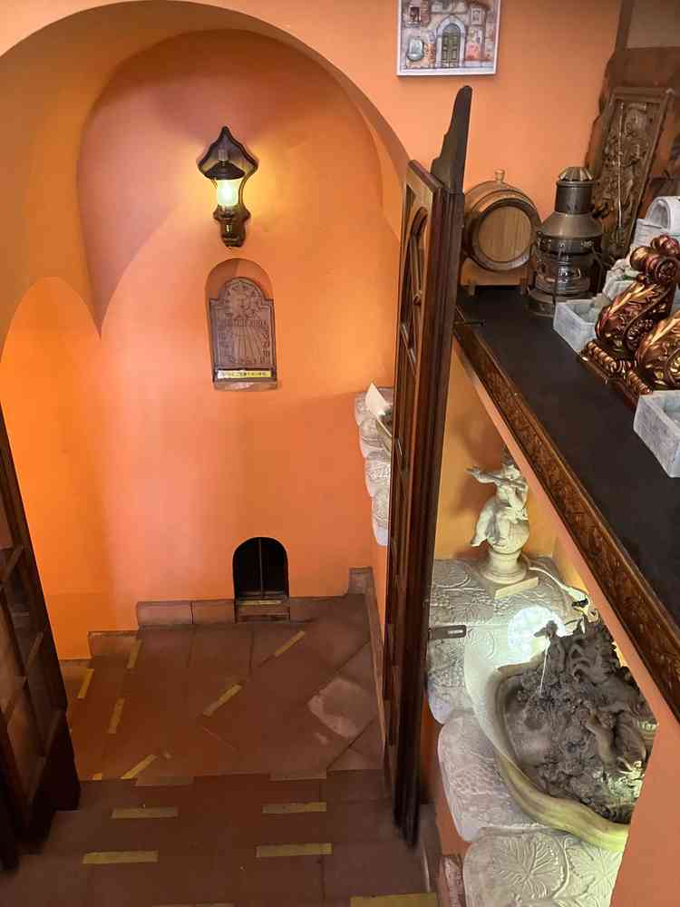 挙式会場までの階段も気分が高まりました