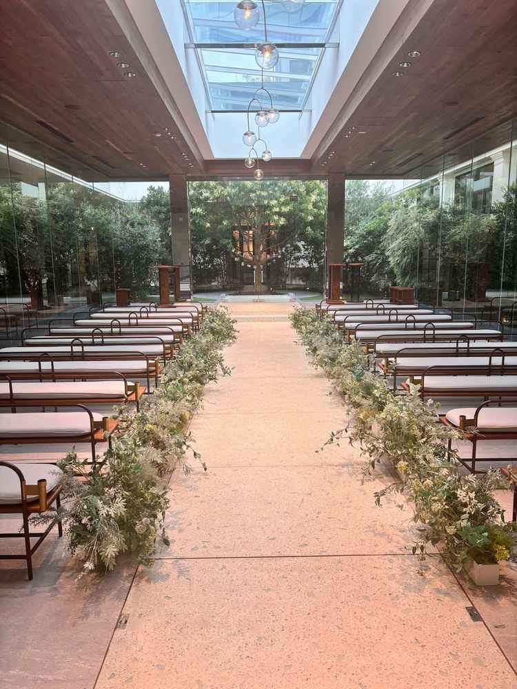 チャペル内の写真。自然光に満たされていて、写真写りが非常に◯