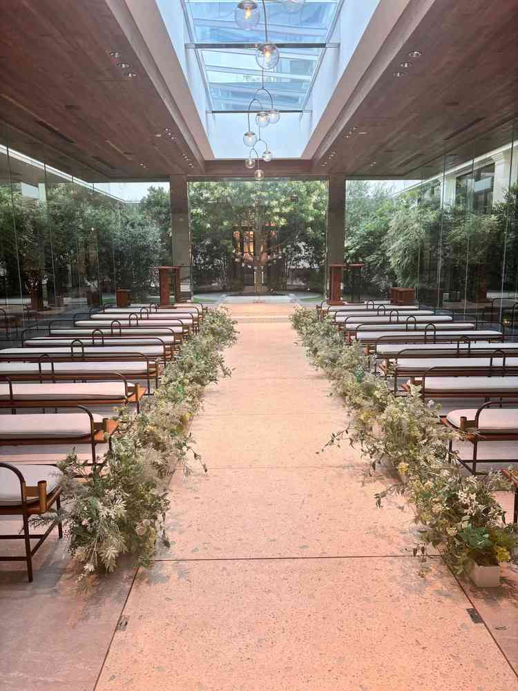 チャペル内の写真。自然光に満たされていて、写真写りが非常に◯