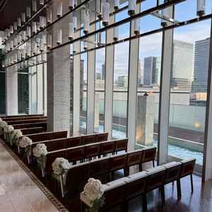 上階のチャペル開放感があって素敵。