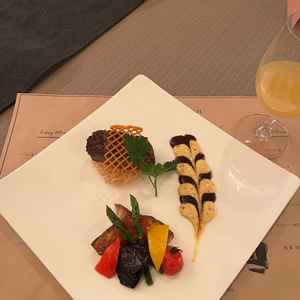 初めての試食会。お料理おしゃれでした。お肉とデザートが特に美味しかったです。