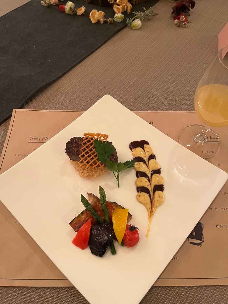 初めての試食会。お料理おしゃれでした。お肉とデザートが特に美味しかったです。